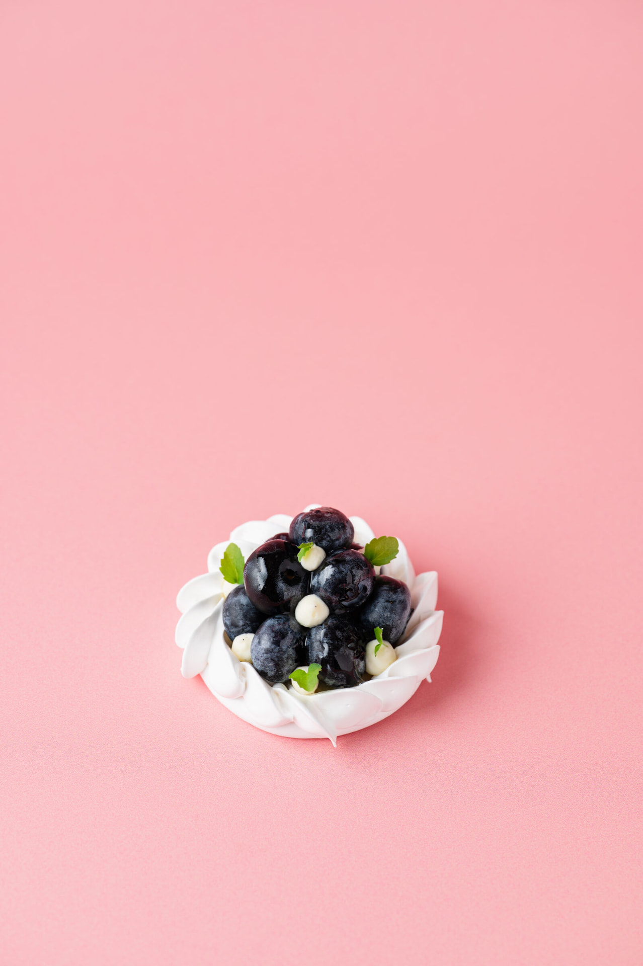 Pavlova met blauwe bessen